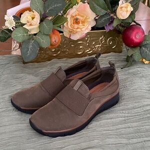 Baretraps loafers green color